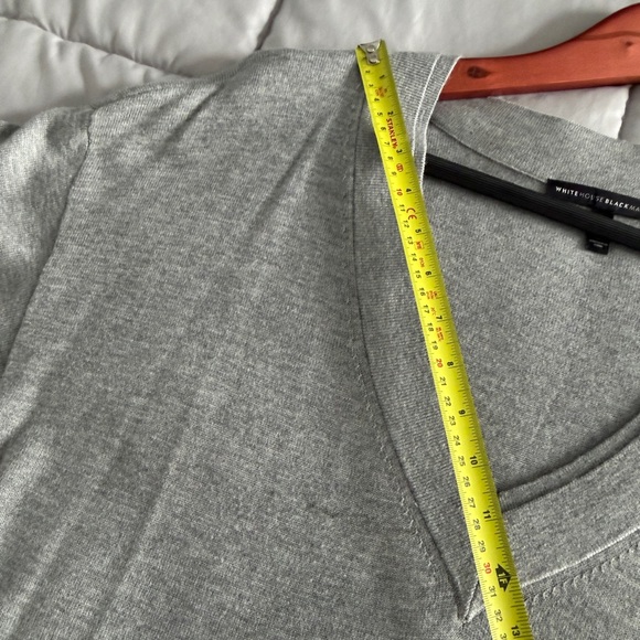 White House Black Market Gray V-Neck Cashmere Blend Sweater – Size L - Picture 13 of 14